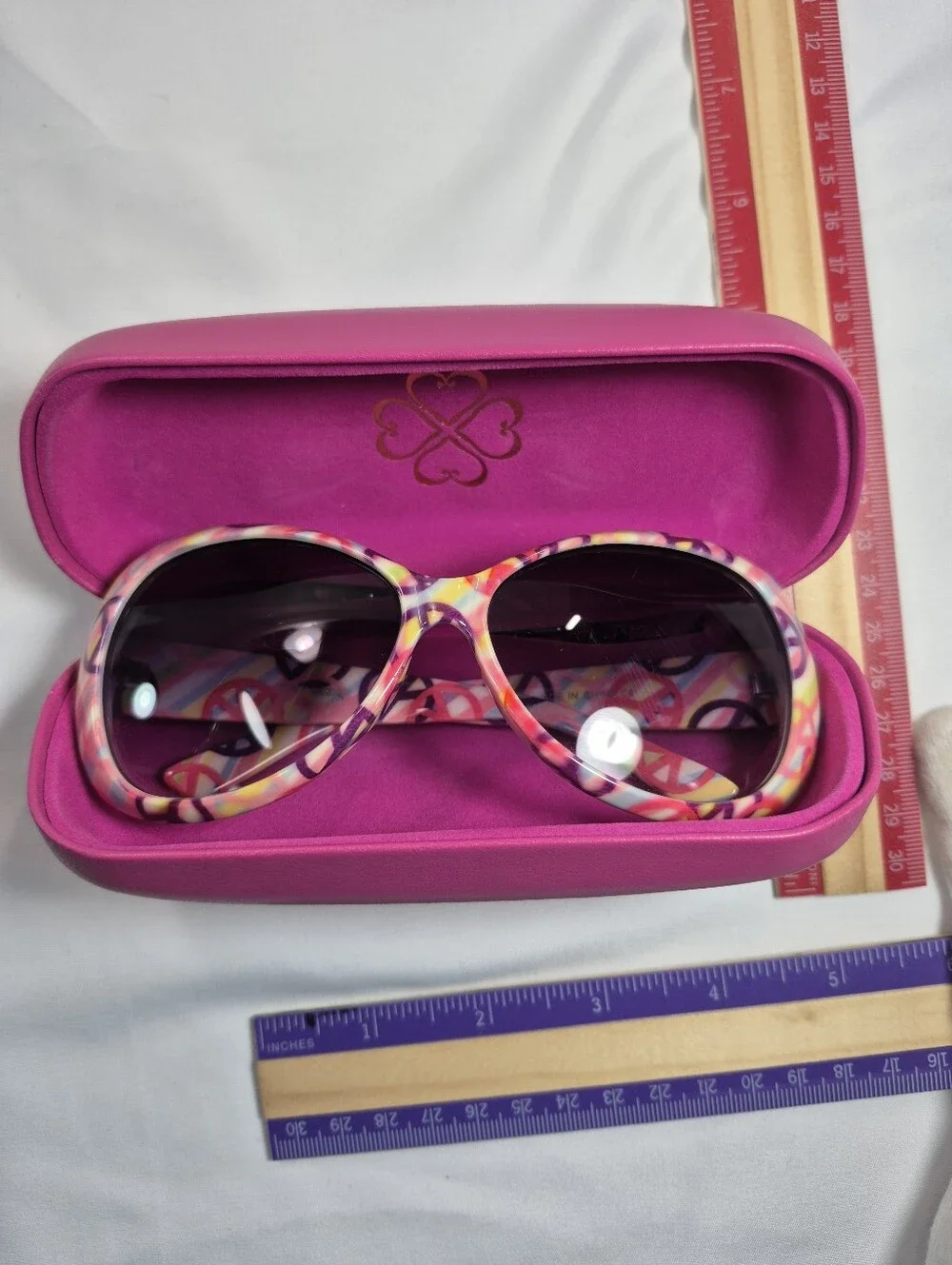 Italy Design Retro Peace Sign Sunglasses & Candie's Pink Case Bundle Y2K Hippy